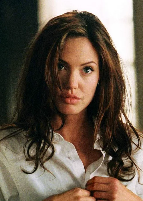 Angelina Jolie (20-30-40)