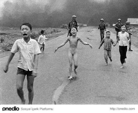 1972 Vietnam savaşı napalm bombası