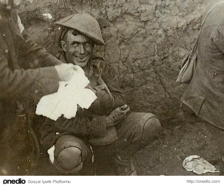 Delilik; Yakınlarına top mermisi düşmüş olan bir asker şok geçiriyor. ( Courcelette Savaşı Eylül 1916 )