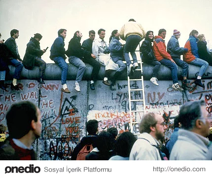 Berlin Duvarı'nın Yıkılması