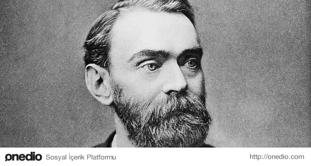 Baba Immanuel Nobel, Alfred henüz 4 yaşındayken Stokholmden Finlandiyaya taşındı. Fakat burada da ticari açıdan istediği geliri elde edemedi.